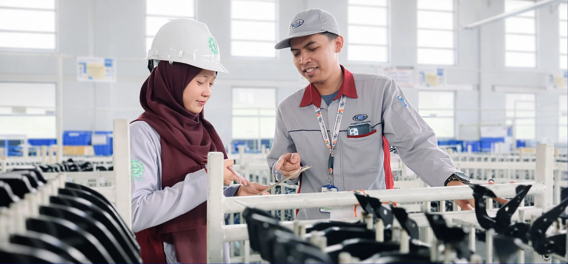 PT Trimitra Chitrahasta Background